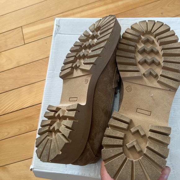 Brown Suede Loafers with Gold Chain size 39 - Picture 5 of 6